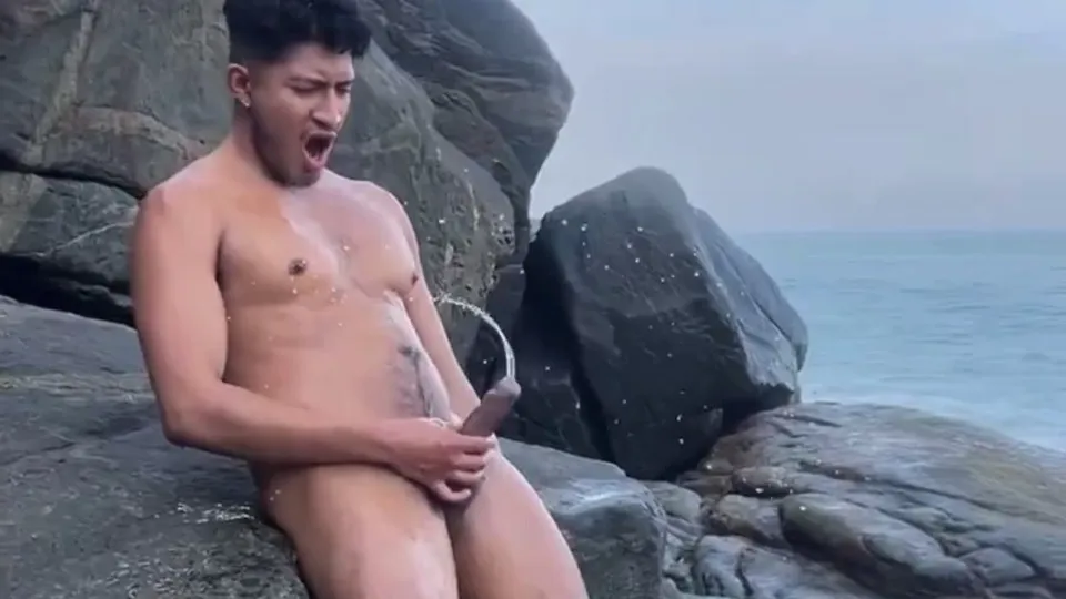 Extreme pissing on nude beach - ThisVid.com