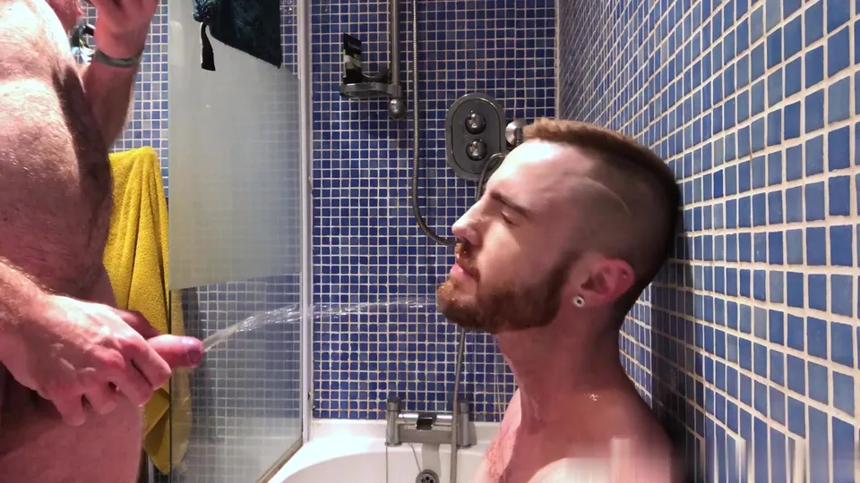 Fag gets pissed on - ThisVid.com