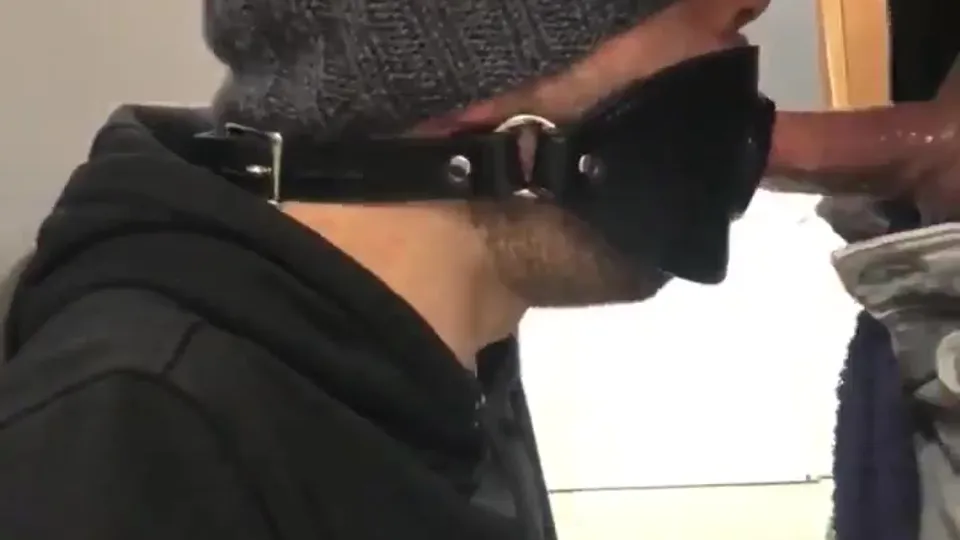 Fag wears a mouth gag to be throatfucked by a anon - ThisVid.com