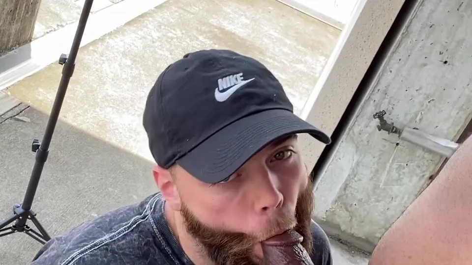 FAG WORSHIPING HUGE BBC OUTDOORS - ThisVid.com