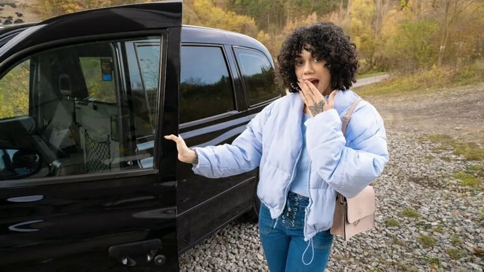 Fake Taxi - Mih Ninfetinha - 20 Euro and a Blowjob 