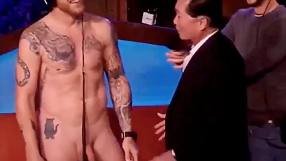 Famous athlete shows off his penis on TV - ThisVid.com