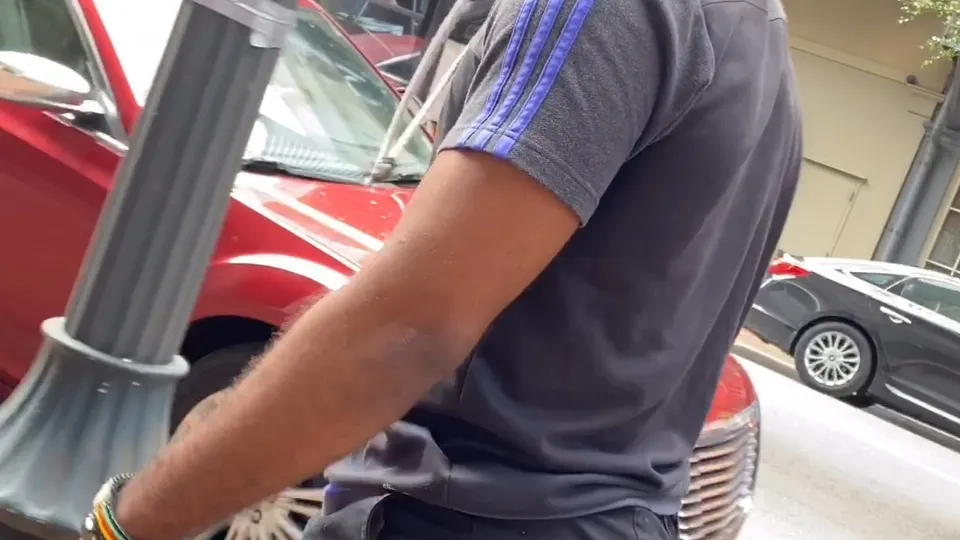 dikke kont in strakke broeken