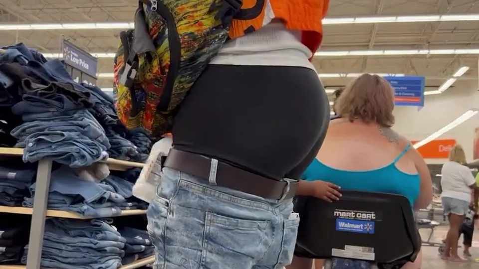 Fat Booty Sagger in Walmart