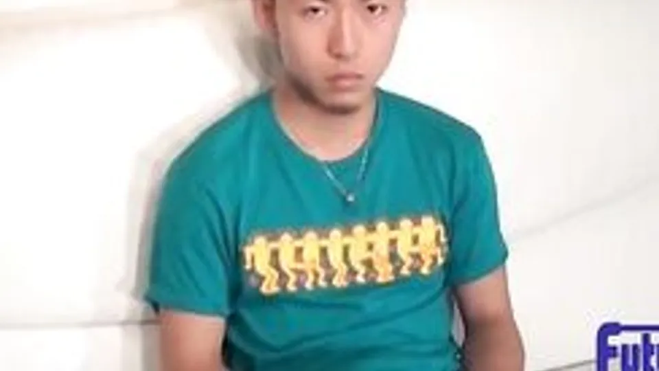 フレッシュでハンサムな男の子の初登場！彼は初めて男と交流することにとても興奮しています！