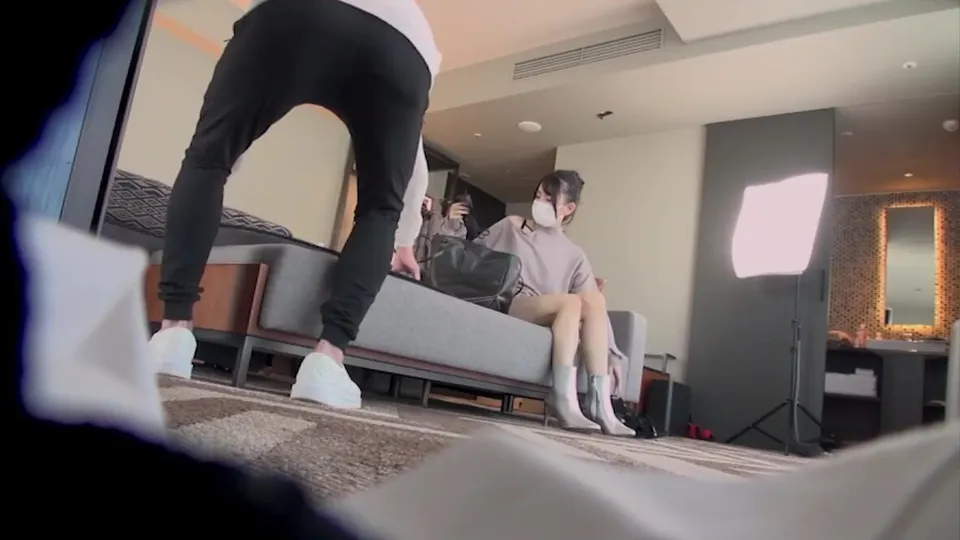 Influencers Negotiate Photo Session