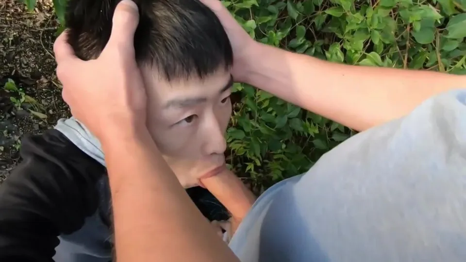 Feeding his Asian sub boy in the park - ThisVid.com