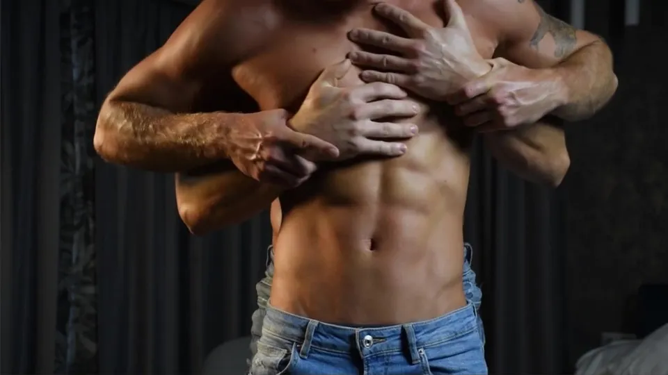 Oiled Muscle Twink Tease