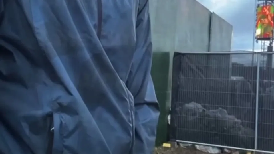 Festival spy piss - video 2 - ThisVid.com