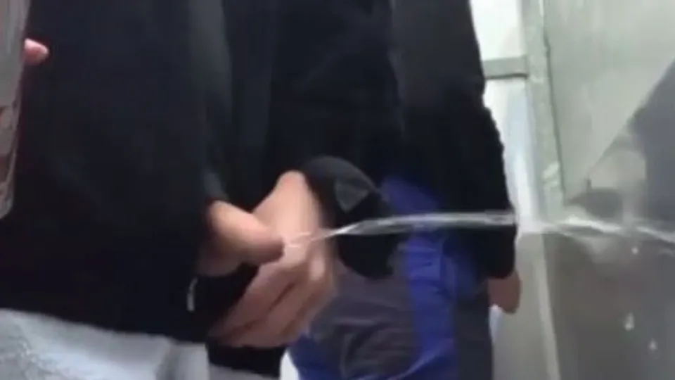 Festival urinal spy - video 3 - ThisVid.com