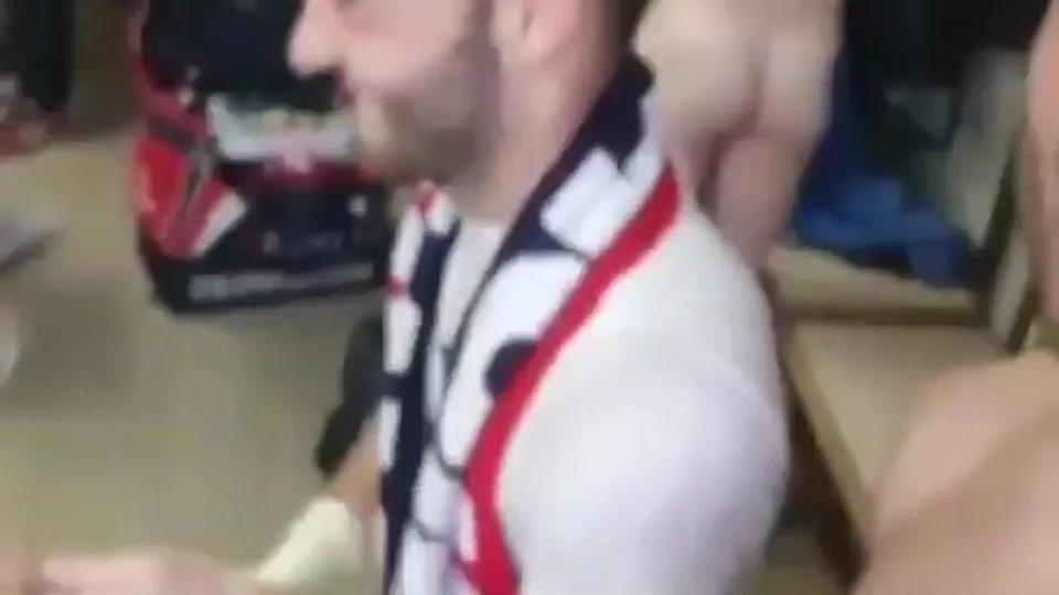Filming his Mates in the Locker Room - ThisVid.com