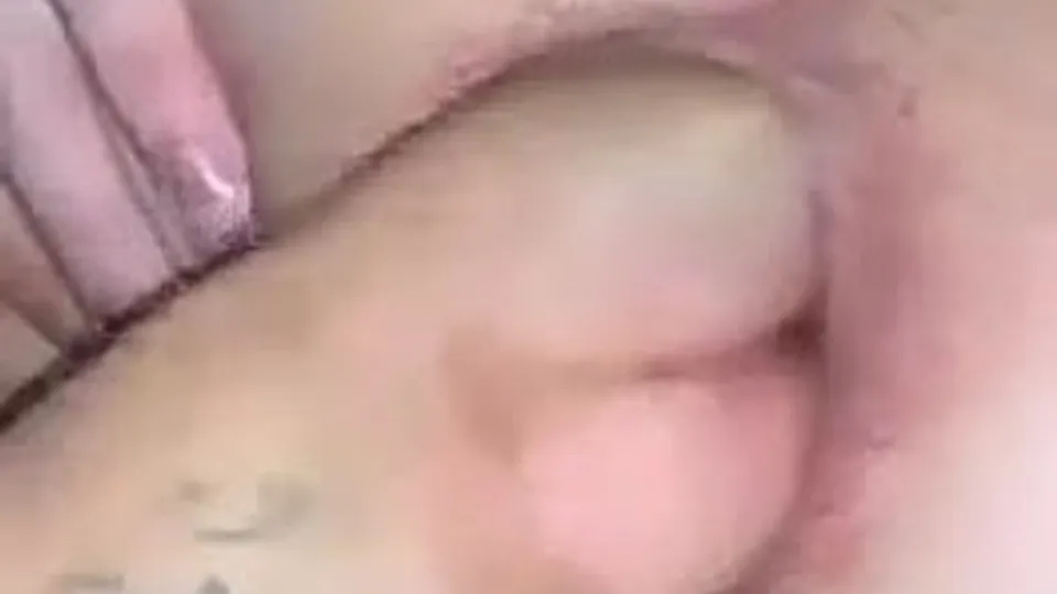 Fisted bussy in the car - ThisVid.com
