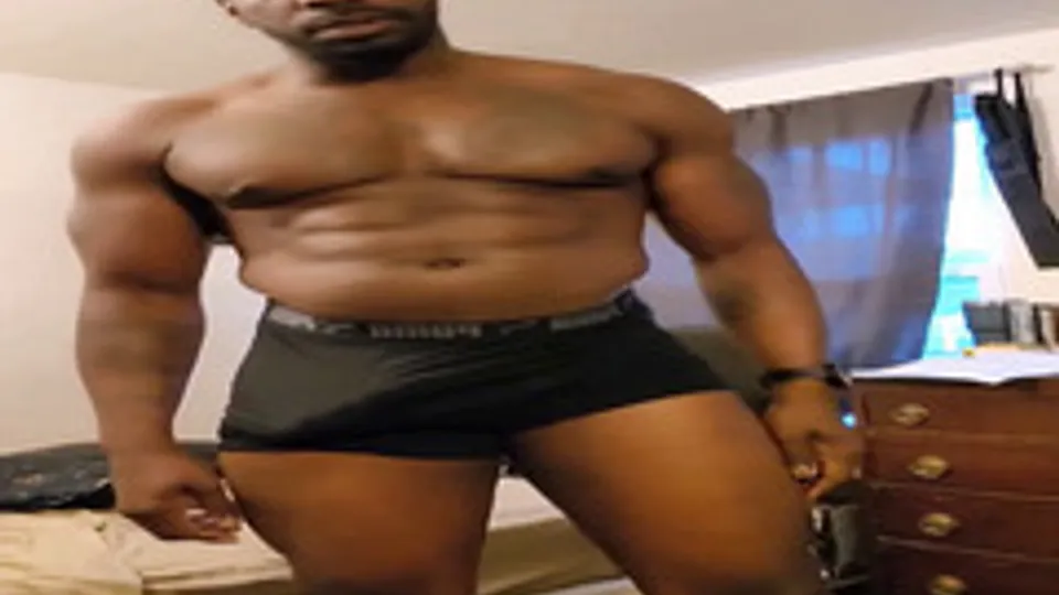 Fit black daddy flashing his monster - ThisVid.com
