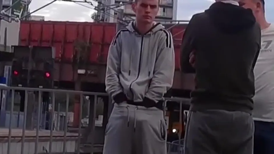 Fit Brit chav lads hands down pants! - ThisVid.com
