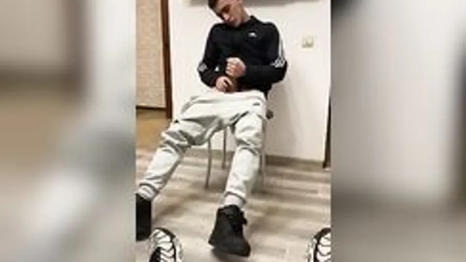 Fit Chav spunks in front of his friend as he records his exploding cock