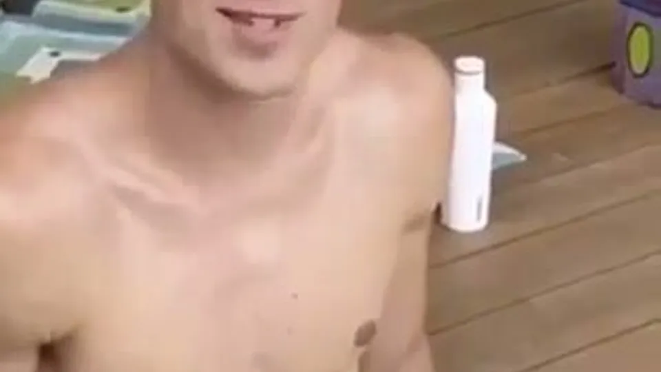 FIT LAD WITH NICE HAIR - ThisVid.com