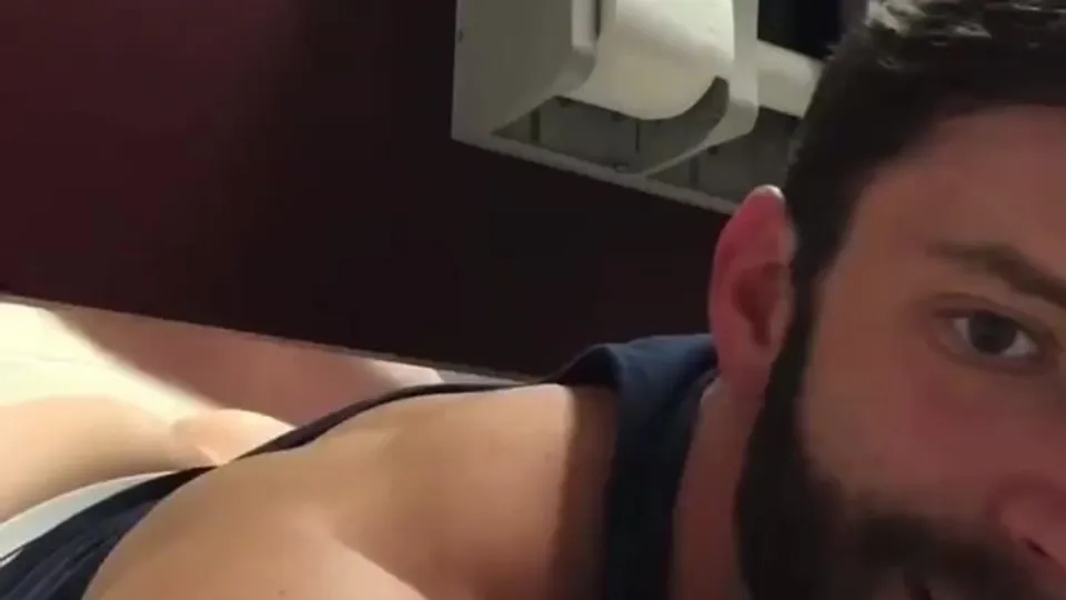Fit muscle guy gets bread understall - ThisVid.com