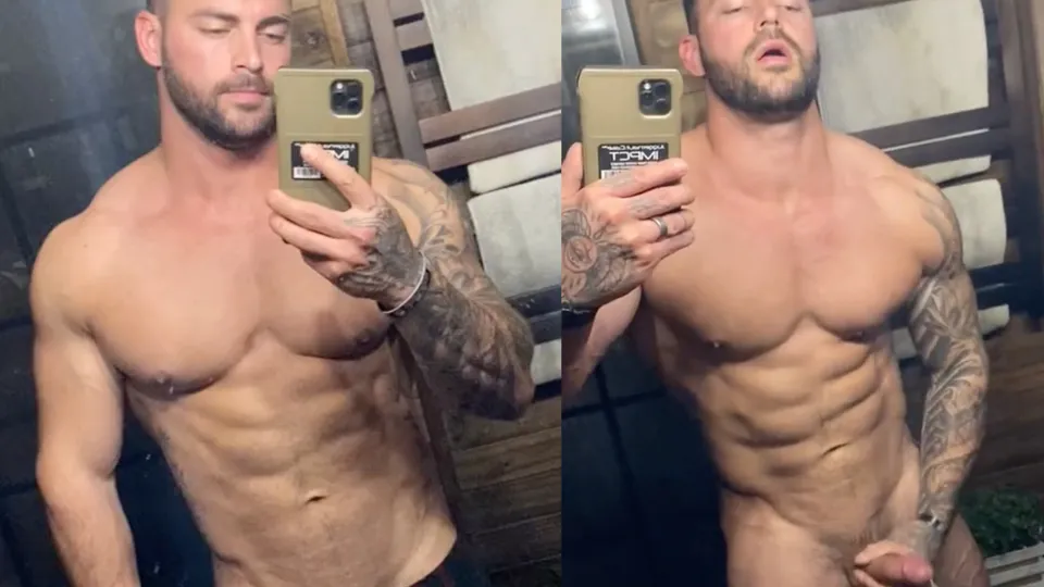 Fitness muscle jock jerking  cumming in the mirror