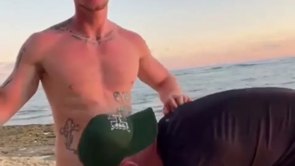 Flashing on beach - ThisVid.com