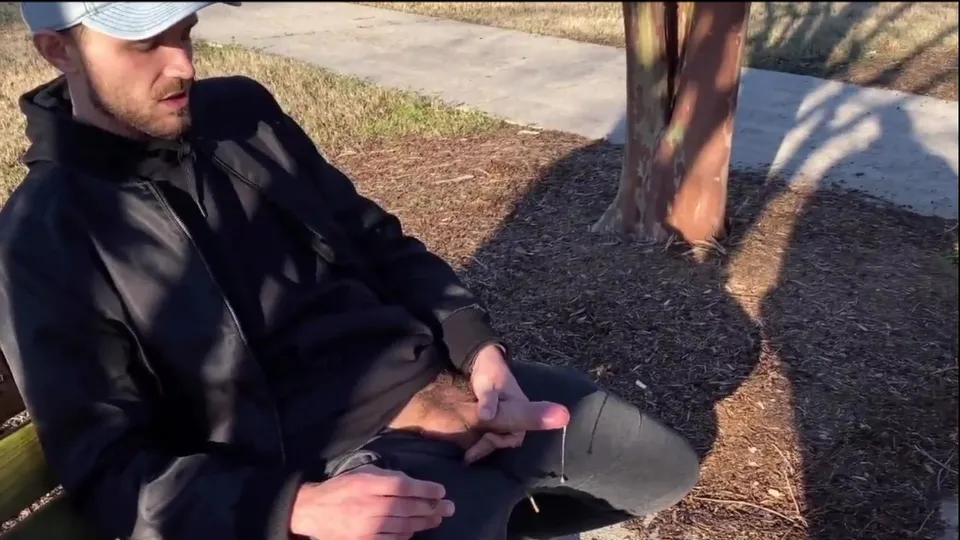 Flashing on manhood attributes n°1B - ThisVid.com