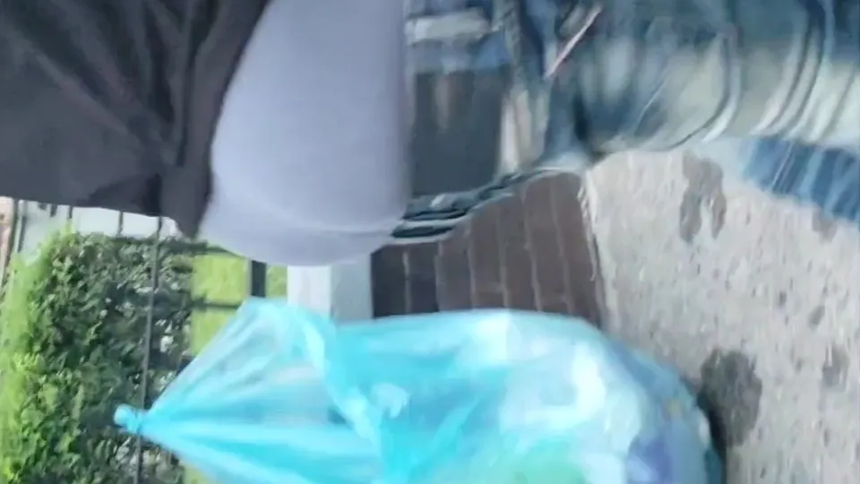 Flaunting The Booty Shamelessly - ThisVid.com
