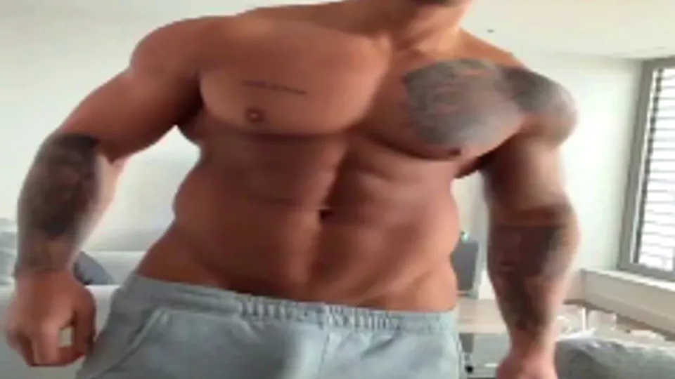 Flexing & bulging - ThisVid.com
