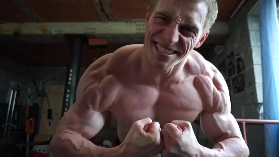 Flexing - video 19 - ThisVid.com
