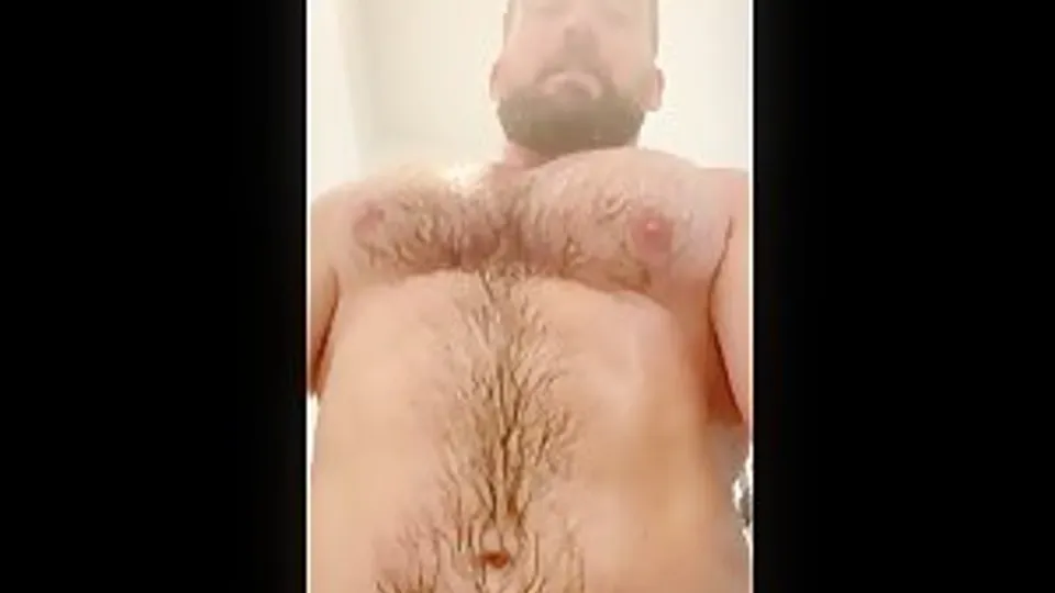 Papá musculoso en acción