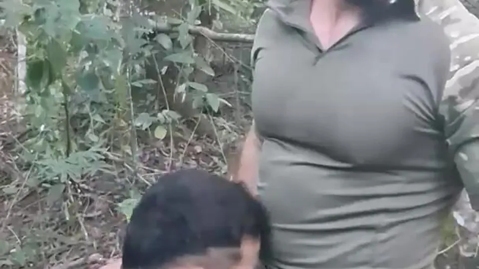 Follando con el militar entre los matorrales - ThisVid.com