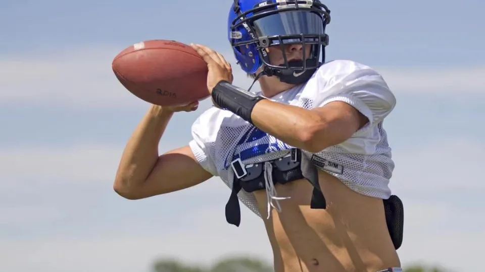Football player compilation - ThisVid.com