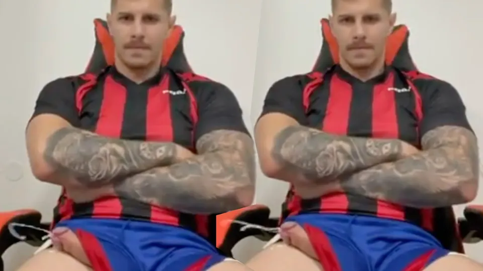Footballer jock cums handsfree - ThisVid.com