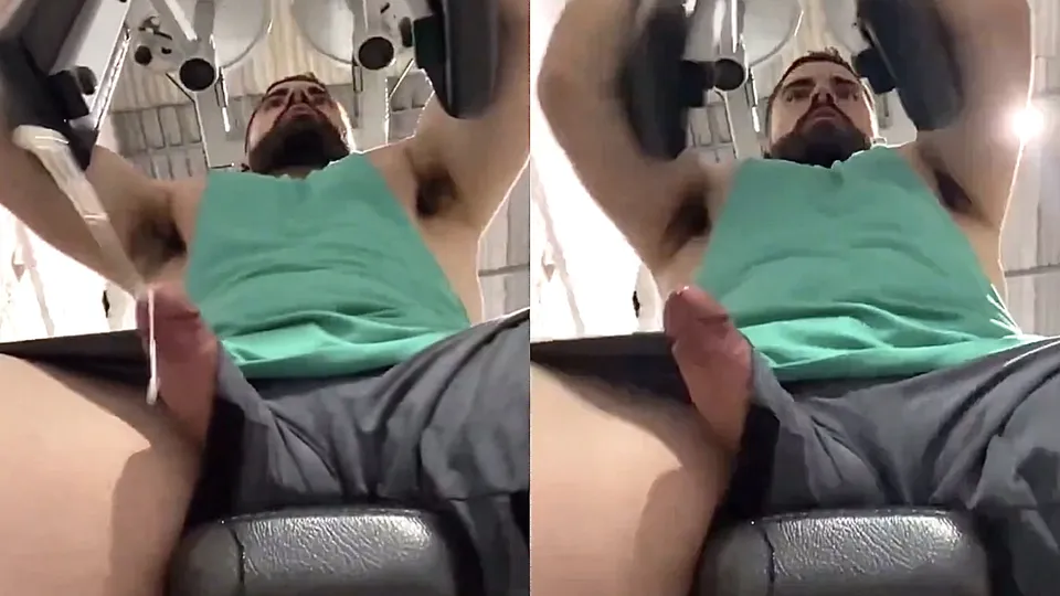 Freeballing and handsfree cum at the gym (risky) - ThisVid.com