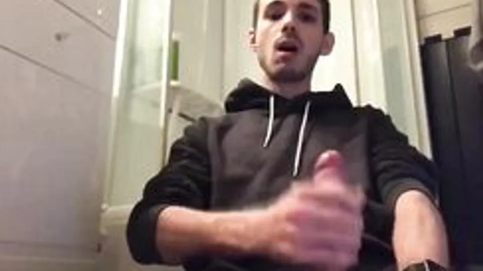 French Twink Masturbates on Webcam