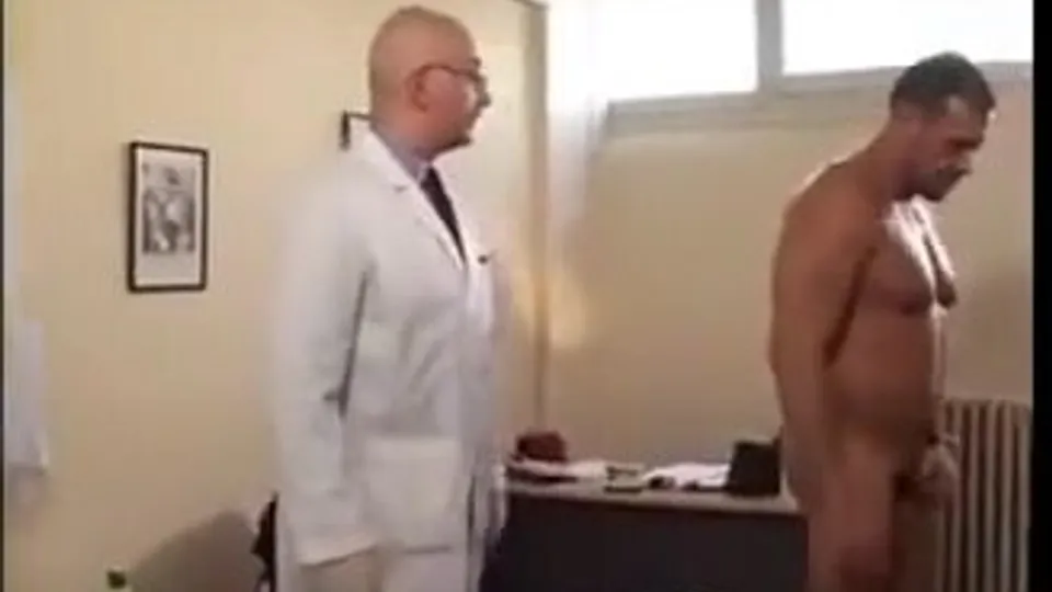 French doctor fucks a beefy patient - ThisVid.com
