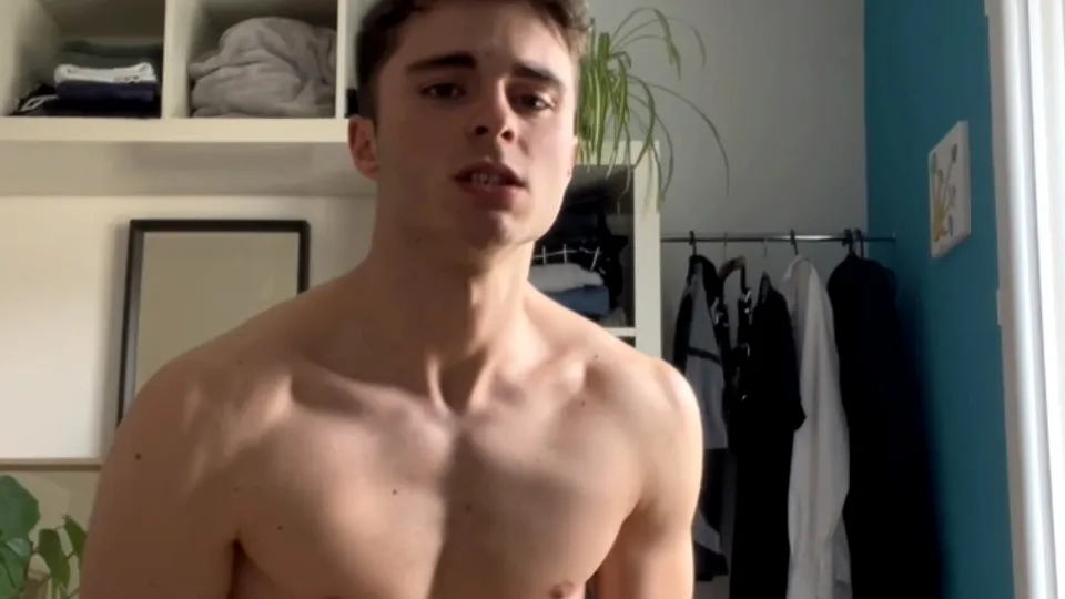 FRENCH JOCK POUNDING A TWINK HE FOUND ON GRINDR - ThisVid.com