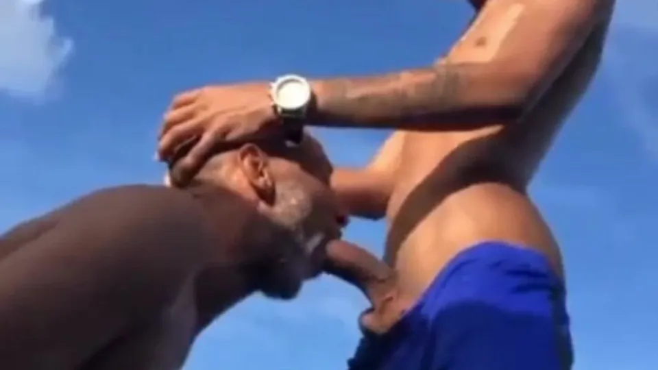 #Friends - Beach blowjob