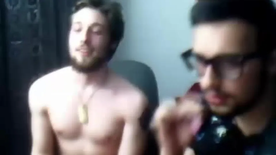 أصدقاء ي Masturbate معًا