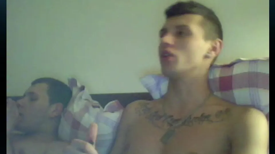 Friends on cam - video 3 - ThisVid.com