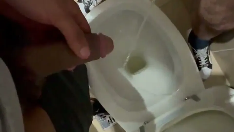 Friends pissing together - video 4 - ThisVid.com