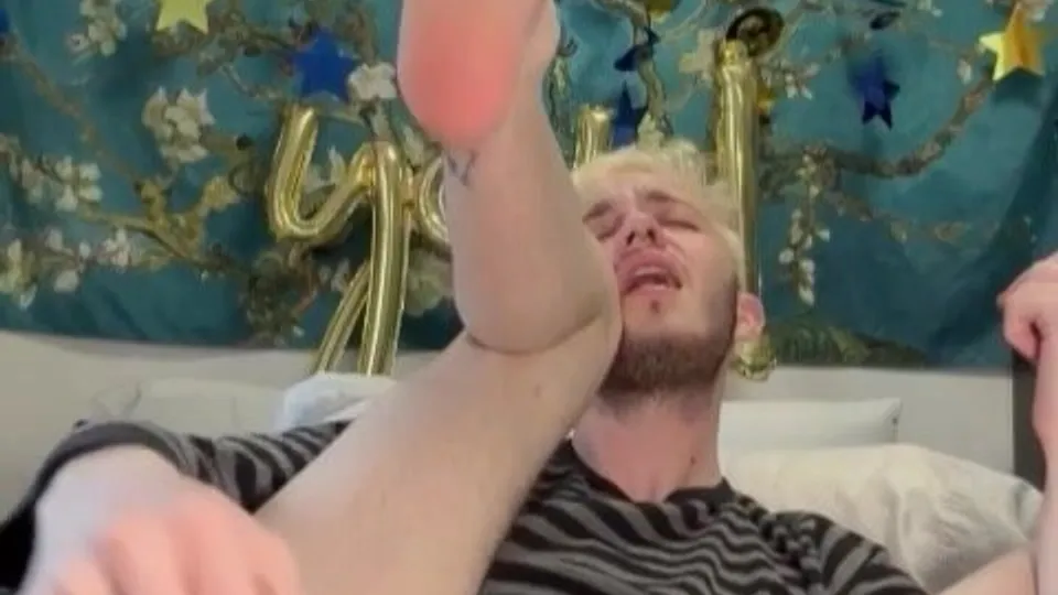 Ftm twink making himself squirt - ThisVid.com