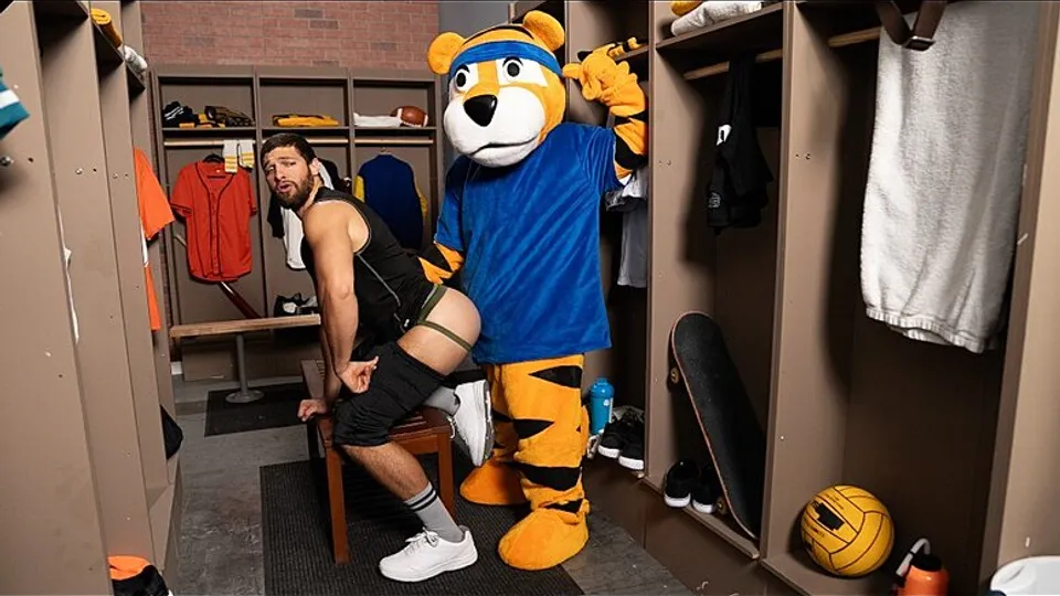 Fucked by the Mascot – Jake Preston, Shamu Azizam