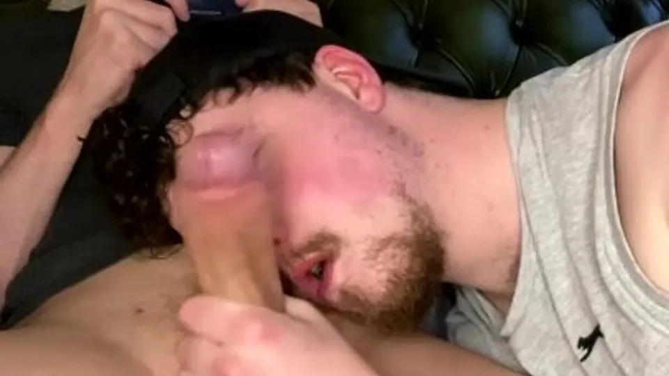 Fuckin hot blowjob while gaming - ThisVid.com