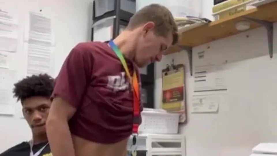 Fucking at work part 1 - ThisVid.com