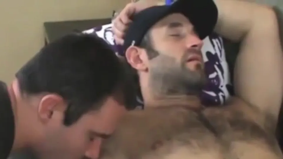 "FUCKING HOT WHEN THIS DILF WAKES UP & MAKES HIM EAT TH - ThisVid.com