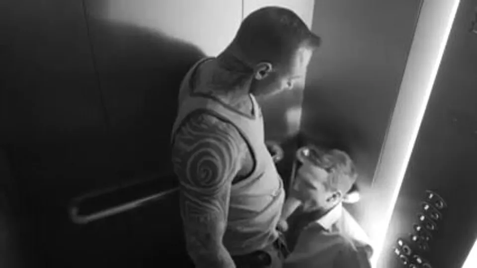 Fucking in a elevator - ThisVid.com
