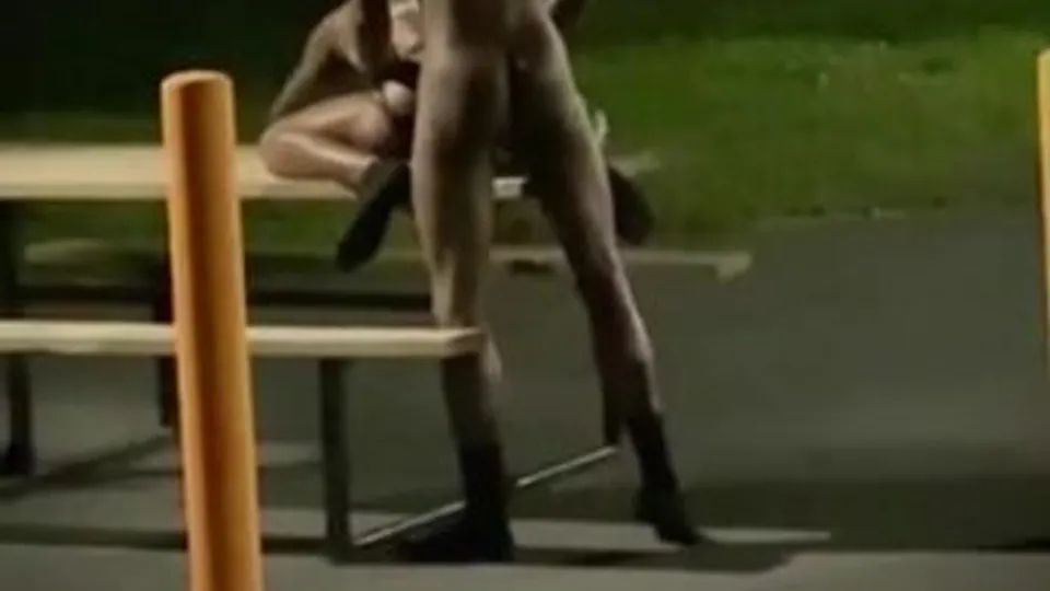 Fucking outside in the park - ThisVid.com