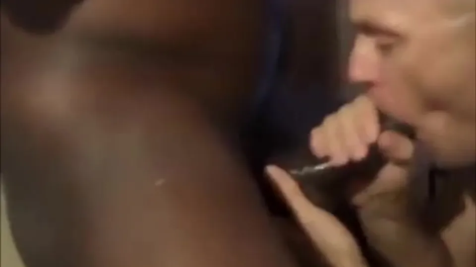 Fun Time at the Glory Hole (90)