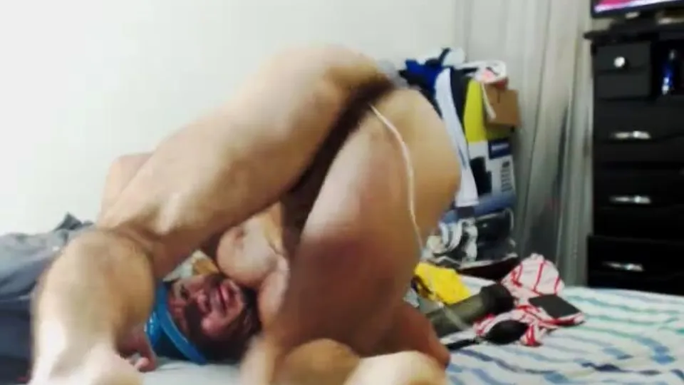 Latin Muscle Hunk's Furry Ass & Feet Tease