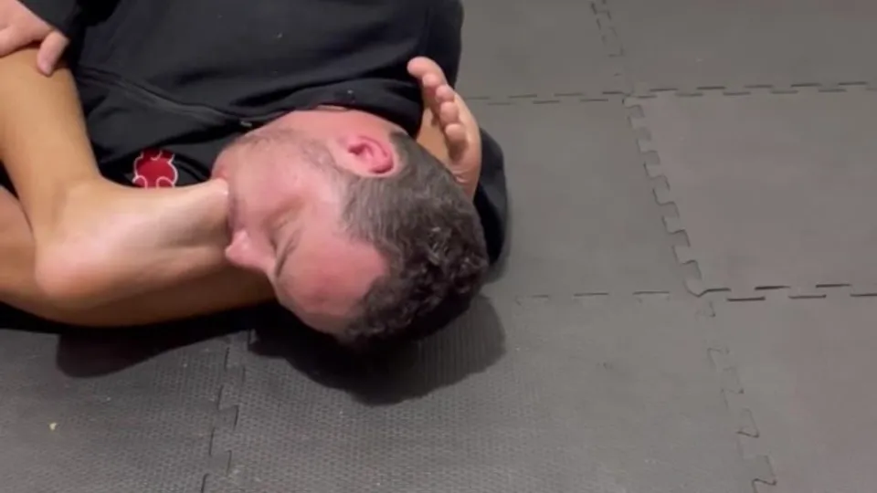 بلعتها من دون صوت (Bal'atha min dun sawt)