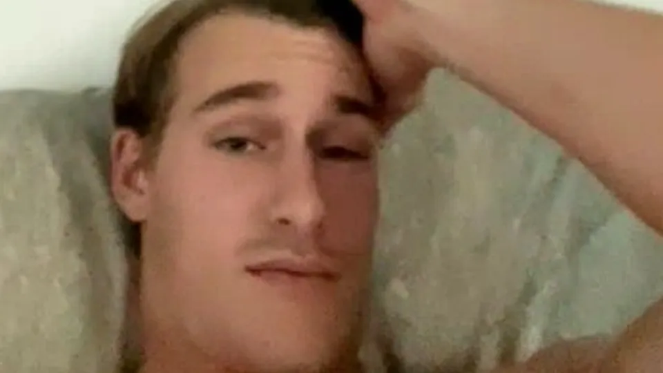 Gage, 22yo from the USA - ThisVid.com